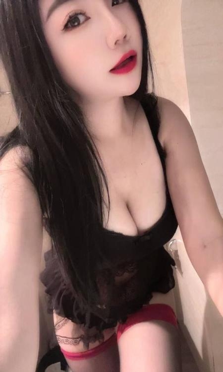 吴中大胸大屁股骚货