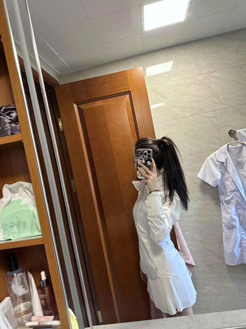 北京思琪25岁美女模特，归来开课 肤白貌美，新鲜可人