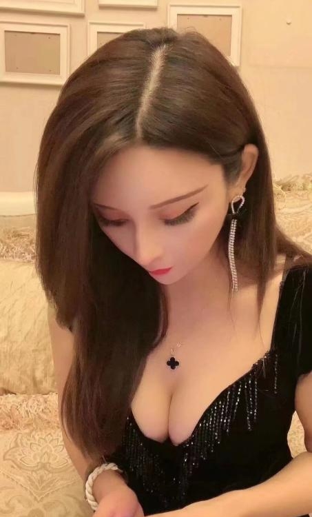 巨乳反差骚浪御姐