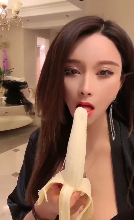 巨乳反差骚浪御姐