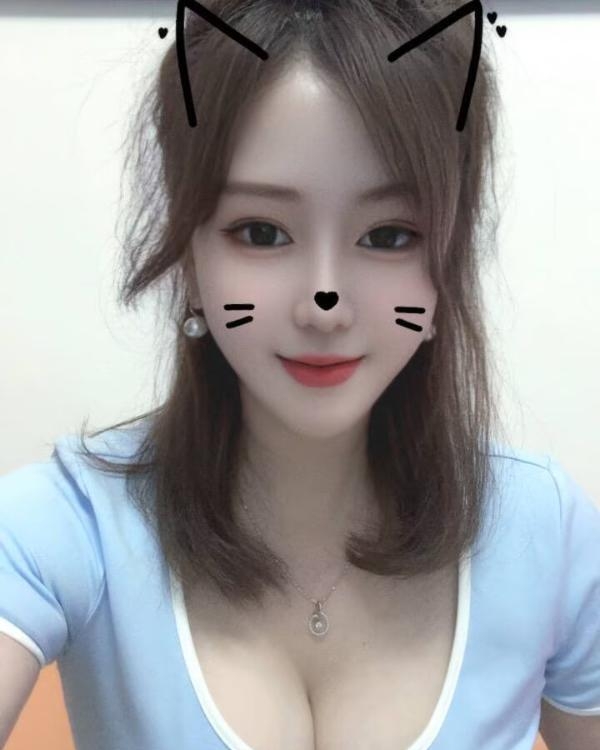 穿着风骚大胸御姐