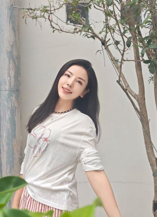 轻熟肥臀小鱼姐