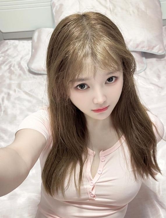 上城反差女友抱抱