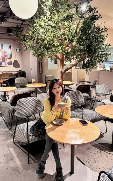 性感迷人翘臀气质老师