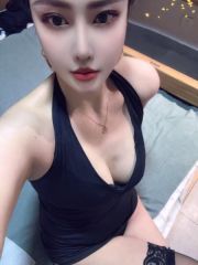 圆润挺翘小姐姐