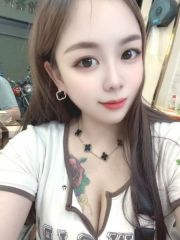 女友感舌吻御姐